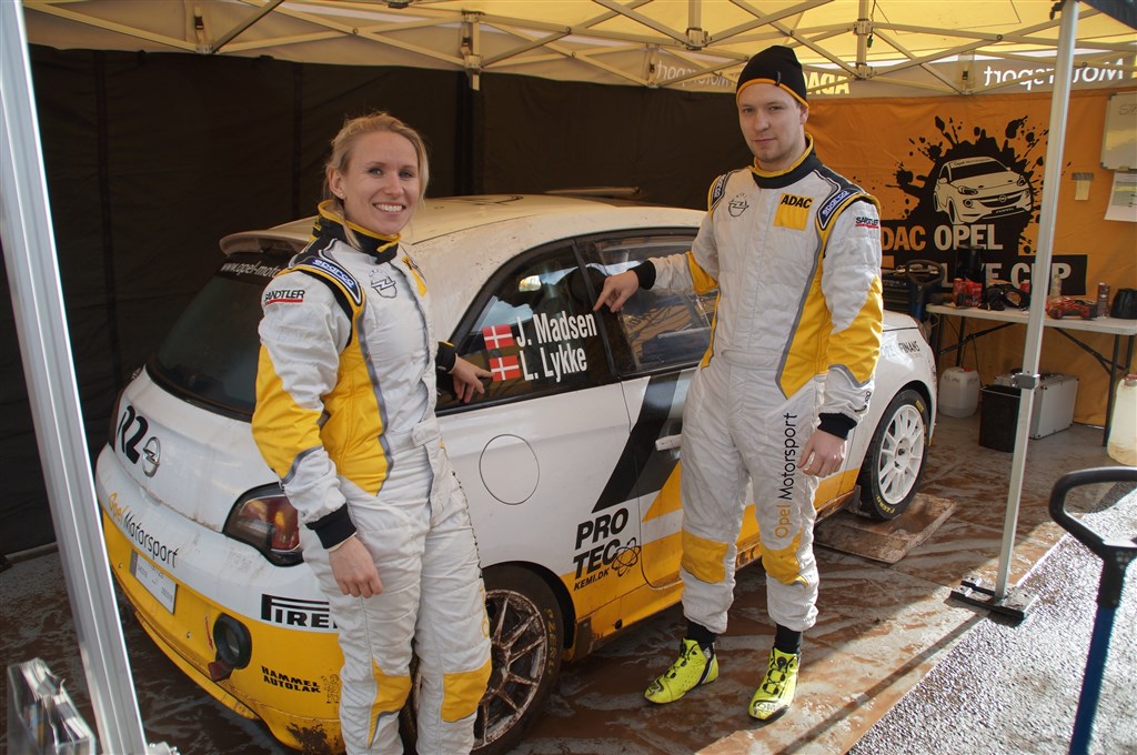 Ambitionerne er høje hos Line Lykke Jensen og Jacob Madsen. Målet er at finde penge til at køre om europamesterskabet i rally for junior.